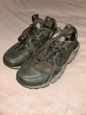 Army Green Nike Huaraches